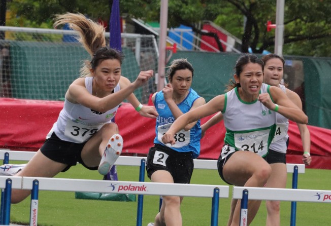 Shing Cho-yan (left) in the women’s 100m hurdles final. Photo: Shirley Chui