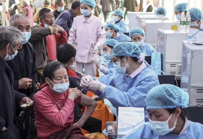 People receive the China National Biotec Group Covid-19 vaccine on April 12, 2021, in Chongqing. Photo: AFP