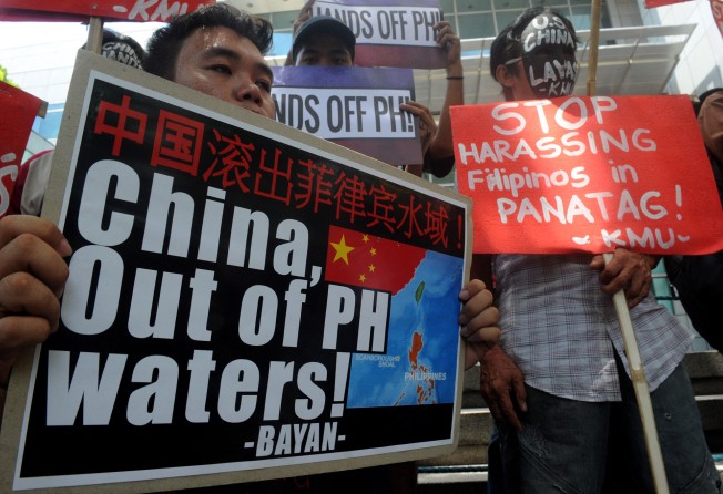 Protesters in front of the Chinese consulate in Manila’s financial district in July 2015, denouncing China’s claim to most of the South China Sea, including areas claimed by the Philippines. Photo: AFP