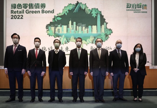 Finance officials and executives during the 15 February 2022 press conference to launch Hong Kong’s first retail green bond, featuring (L to R) Bank of China’s Deputy General Manager Arnold Chow, HSBC Managing Director Head of Greater China Fixed Income Wong Cheuk, HKMA Deputy Chief Executive Edmond Lau, Financial Secretary Paul Chan Mo-po, Secretary for Financial Services and the Treasury Christopher Hui Ching-yu, Under Secretary for the Environment Tse Chin-wan, and Water Supplies Department Assistant Director/New Works Irene Pang. Photo: Jonathan Wong