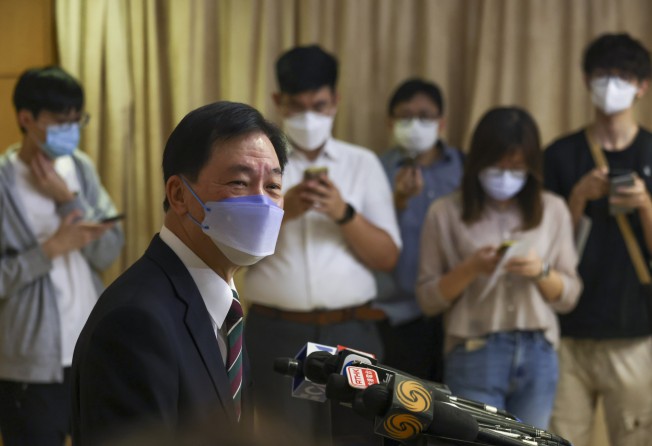 Lee Luen-fai, chairman of the Pay Trend Survey Committee, discusses pay figures for Hong Kong civil servants at a media conference. Photo: Nora Tam