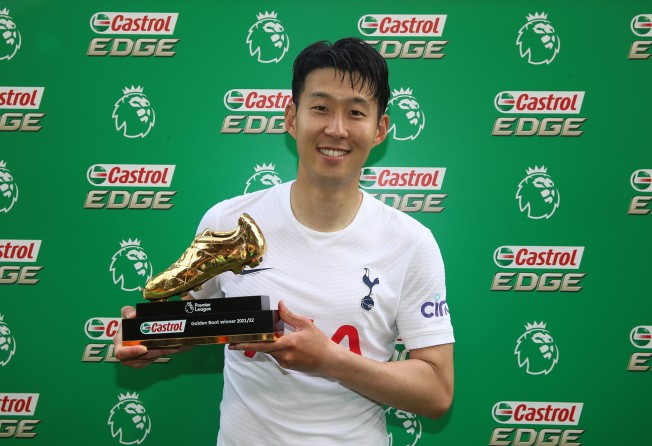 Tottenham Hotspur's Son Heung-min poses with the Premier League Golden boot award. Photo: DPA