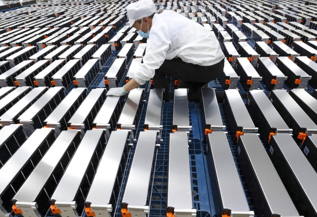A worker inspects lithium batteries for electric cars at a factory of Xinwangda Electric Vehicle Battery on March 12, 2021. Photo: AFP