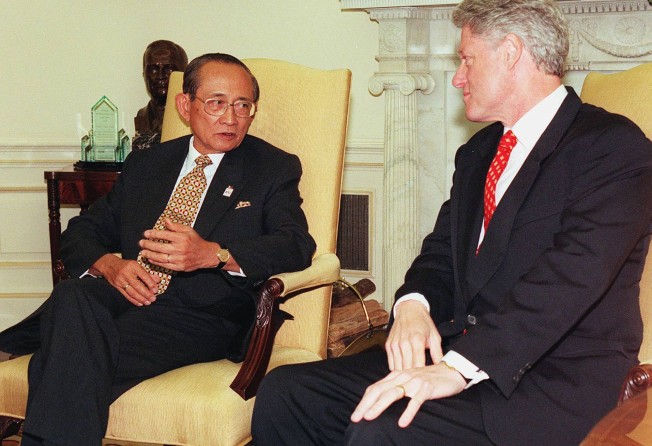 Former Philippine President Fidel Ramos meets US President Bill Clinton on April 10, 1998 in Washington, DC. File photo: AFP