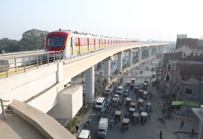 A train on the China-backed Orange Line arrives at a subway station in Lahore, Pakistan. Photo: Xinhua
