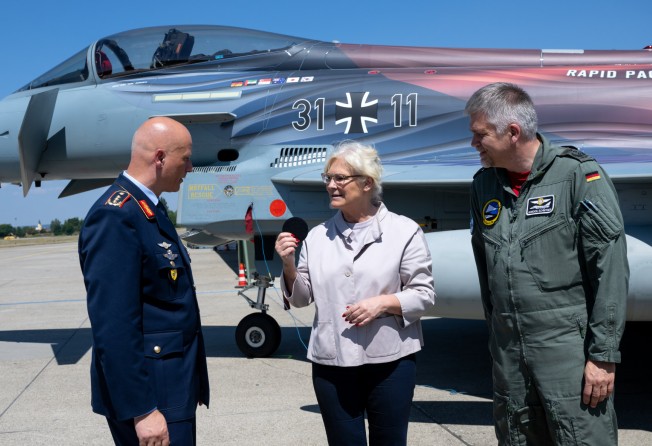 German Defence Minister Christine Lambrecht speaks with Lieutenant General Ingo Gerhartz (left) and Colonel Gordon Schnitger during her visit to the Tactical Air Squadron 74 in Neuburg an der Donau, Bavaria in July. Photo: dpa
