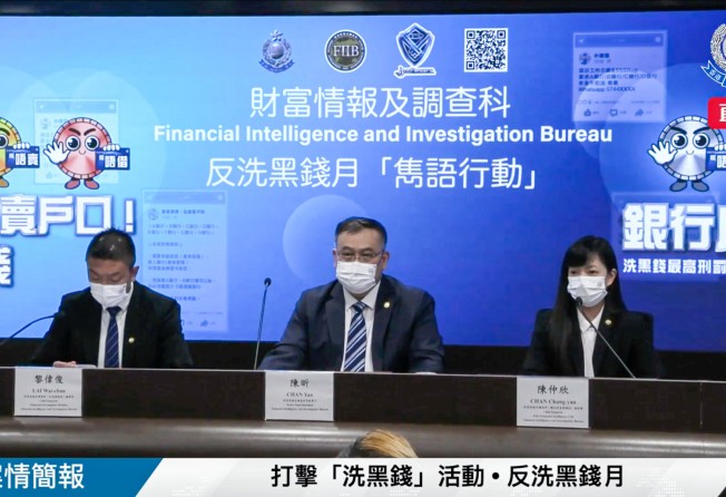 Chief Inspector Lai Wai-chun (left) of the police financial intelligence and investigation bureau and Senior Superintendent Chan Yan (centre) discuss a force crackdown on money laundering. Photo: Facebook.