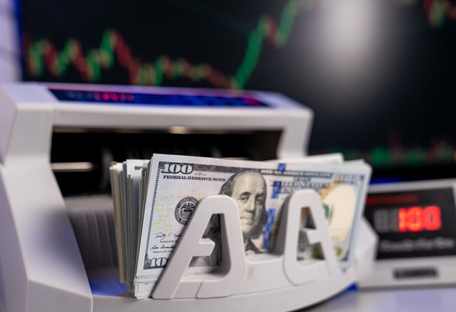 Cash kept in savings is bound to lose buying power over the long term, because price inflation will outpace interest rate increases. Photo: Shutterstock