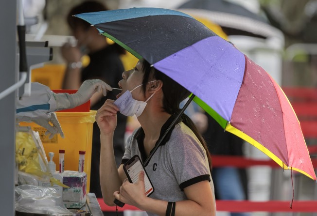 A woman takes a coronavirus test on the street in Shanghai on September 5, 2022. Millions of people across China are under standstill orders amid outbreaks of the disease in more than 30 cities. Photo: EPA-EFE