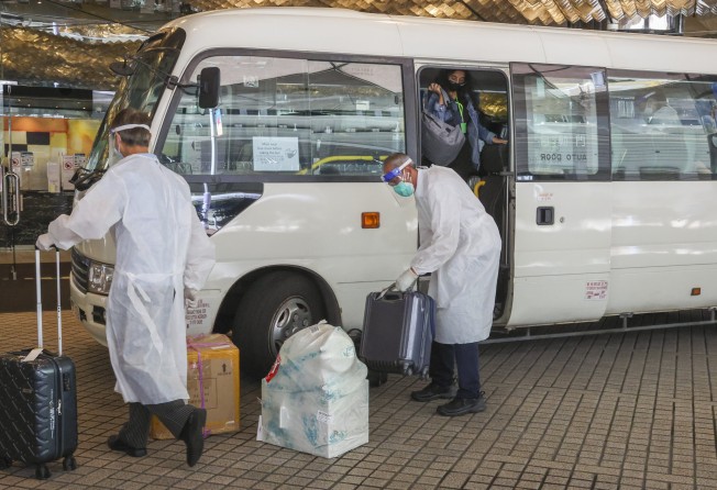 Travellers arrive at a designated quarantine hotel in Kowloon. Photo: Edmond So