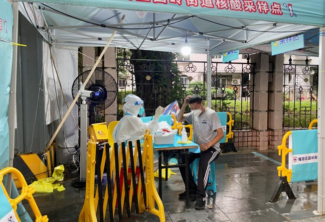 A medical worker collects a swab sample at a nucleic acid testing site in Shenzhen’s Futian district on August 31. Photo: Reuters