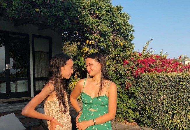The half-Chinese sisters Chloe (Left) and Grace Murdoch (Right) speak fluent Mandarin. Photo: @gracehmurdoch/Instagram