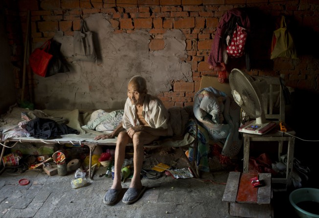 87-year-old Dou Shengli at his home in a village near Fuyang in Anhui province on August 28, 2013. Photo: Getty Images