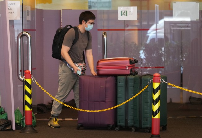 A traveller leaves Kowloon Hotel, a designated quarantine spot in Tsim Sha Tsui. Photo: Sam Tsang