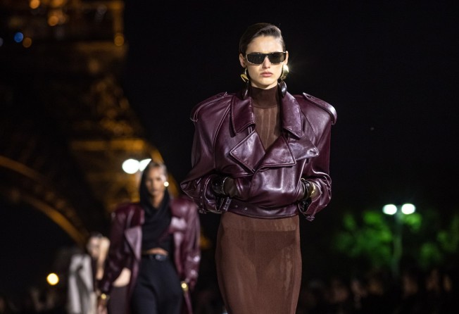 Models strutted in front of the Eiffel Tower for the spring/summer 2023 ready-to-wear collection by Saint Laurent fashion house during the Paris Fashion Week, in Paris, France, on September 27. Photo: EPA-EFE