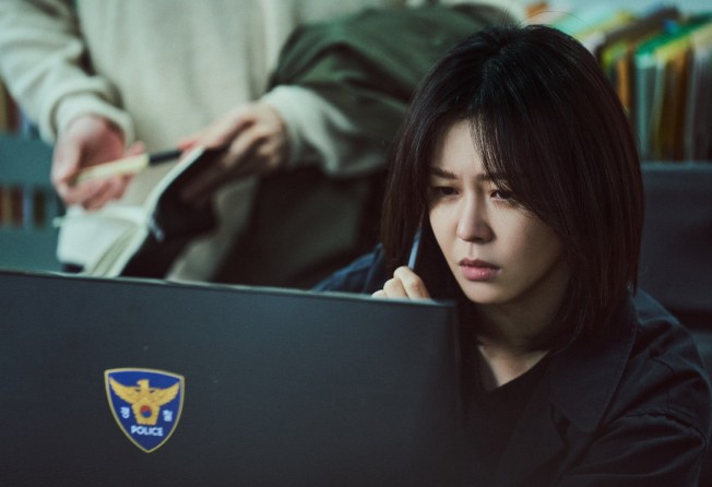 Kyung Soo-jin as investigator Lee Sung-a in a still from Shadow Detective.