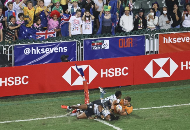 Australia’s Nathan Lawson scores the winning try over Fiji. Photo: K. Y. Cheng
