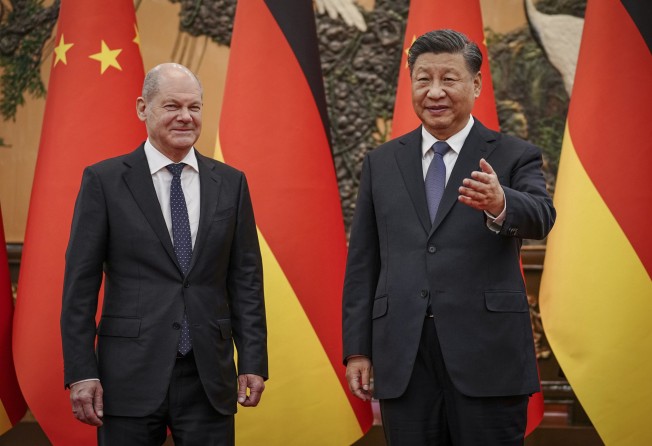 German Chancellor Olaf Scholz (left) and Chinese President Xi Jinping meet in Beijing on November 4. Photo: AP