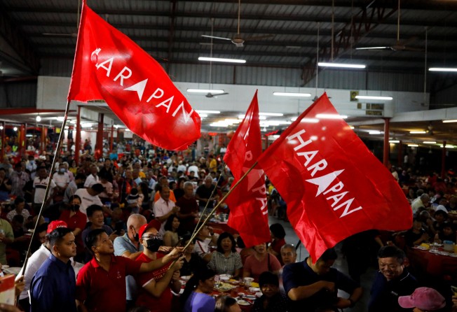 Pakatan Harapan’s supporters wave the party’s flags during a campaign rally ahead of Malaysia’s general election, in Tambun, Perak on November 5. Photo: Reuters