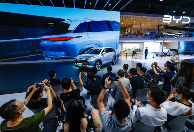 Visitors take photos of a car of BYD at the Chengdu Motor Show 2022 in August. Photo: Xinhua
