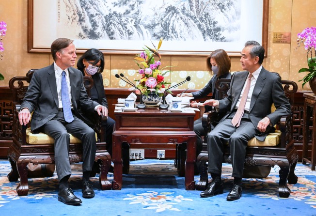 Chinese Foreign Minister Wang Yi meets with Ambassador Nicholas Burns on October 28. Photo: Xinhua