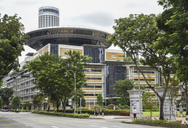 The design of Singapore’s Supreme Court supposedly signi­fies transparency of law. Photo: Ronan O’Connell