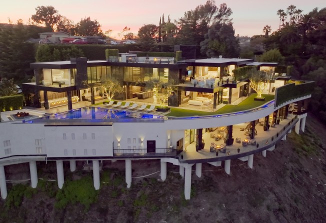 A mega-mansion in Beverly Hills. Photo: Netflix