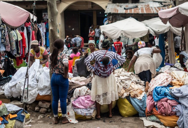 Used-garment vendors at Kantamanto market. Photo: Andrew Caballero-Reynolds / Bloomberg