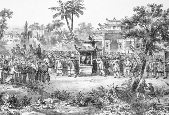 A lithograph shows a Chinese official being carried in a palanquin. Photo: Historical Picture Archive/Corbis via Getty Images