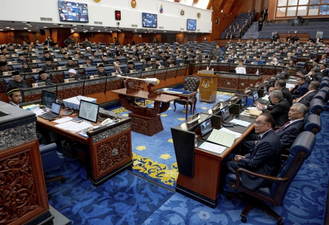 Lawmakers gather for the vote of confidence at the first parliament sitting on December 19, 2022. Photo: Prime Minister’s Office via AP