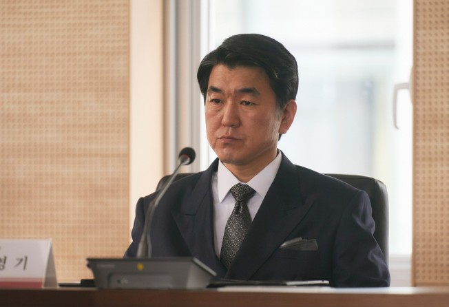 Yoon Je-moon as Jin Young-ki, eldest son of the late Soonyang Corporation chairman, in a still from Reborn Rich.