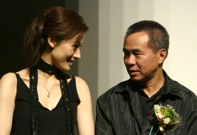 Actress Michelle Reis speaks to Taiwanese film director Hou Hsiao-hsien at the 28th Hong Kong International Film Festival at the Hong Kong Cultural Centre, in April 2004. Photo: SCMP