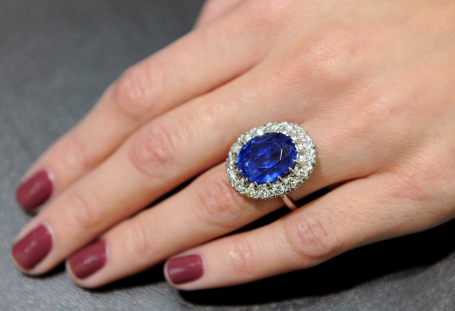 A sapphire ring modelled after Princess Diana’s famous engagement ring which her son, Prince William gave to his fiancée Kate Middleton for their engagement. Photo: EPA-EFE