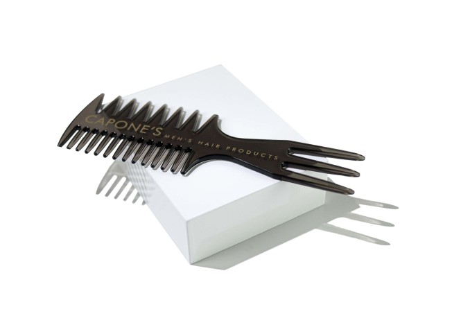 The finer-tooth part of a double-sided comb can untangle beard hair and short hair, while the wide-tooth part works on curly, thick or wet hair.