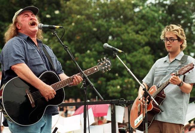 David Crosby and Sean Lennon perform during a 1998 rally for Tibet in Washington. File photo: TNS