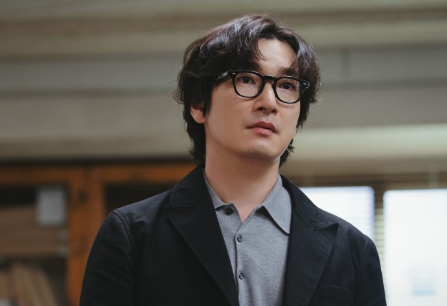 Cho Seung-woo as Sung-han in a still from Divorce Attorney Shin. Photo: Netflix