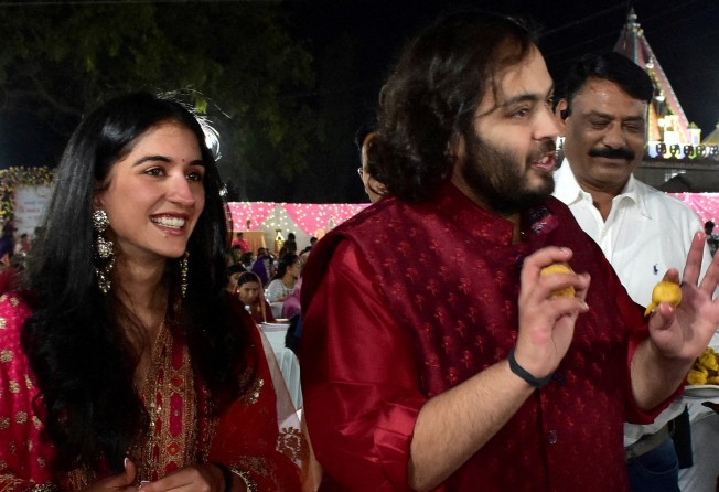 Anant Ambani, son of Mukesh Ambani, Chairman of Reliance Industries, and Radhika Merchant, daughter of industrialist Viren Merchant, serve traditional Gujarati food to villagers ahead of their pre-wedding celebrationin Gujarat, India on Wednesday. Photo: Reuters