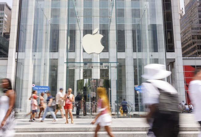 The Apple Store on Fifth Avenue in New York, August 1, 2024. Photo: EPA-EFE