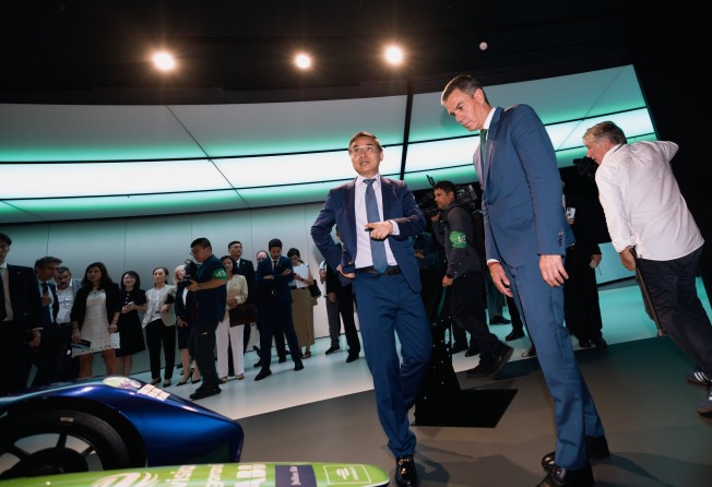 Spain’s Prime Minister Pedro Sanchez (centre) looks at Formula e-cars during a visit to Envision in Shanghai. Photo: EPA-EFE