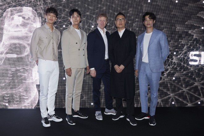 Korean celebrities Ji Soo, Ju Ji-Hoon, Tod’s CEO Umberto Macchi di Cellere, Tod’s No_Code Shoeker creator Yong Bae Seok, and Taiwanese actor Jasper Liu headline the Tod’s No_Code project launch party in Seoul (from left to right).
