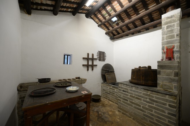 Furniture, utensils and farming implements from the museum’s collection illustrate Hakka village life in the old days.