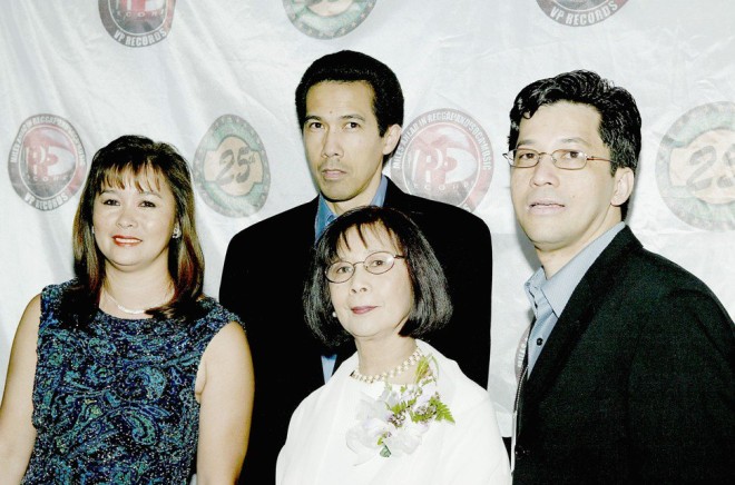 Chin (center) with her children Angela Chung (left), Chris Chin (back) and Randy Chin in 2004.