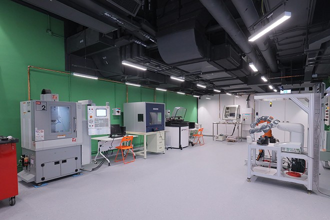 RCC 2.0 consists of two main laboratories – FlexLab with its plug-and-play infrastructure, and FabLab with its fabrication equipment and technical support.