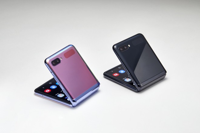 The Samsung Galaxy Z Flip is available in two body colours, Mirror Purple and Mirror Black.