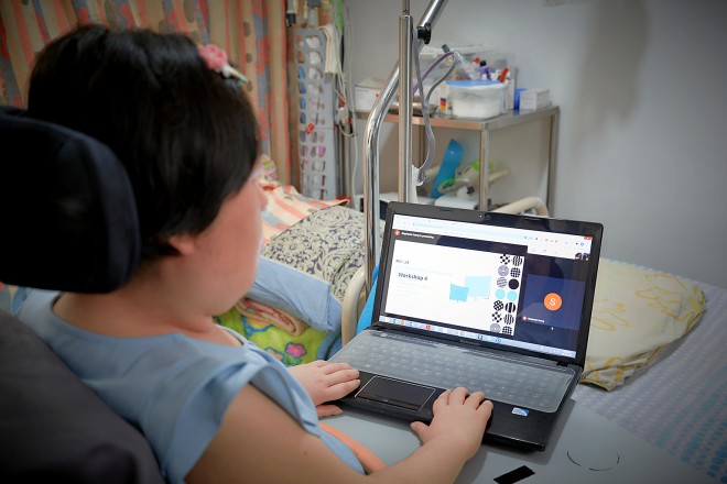 Photo: Resolve Foundation / Joey Pong@PlasticPhoto. Josy Chow, a fellow of Resolve Foundation’s 2020 Social Justice Fellowship Programme, attends a virtual workshop. This programme offers eight workshops on leadership development, rights awareness and communication skills training, as well as mentorship to the emerging leaders who are working to advance disability rights in Hong Kong.