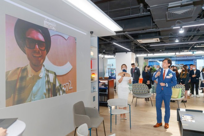 At the official opening of VELA CASA, Kelvin Ng chatted with General Manager of Cierre, Gianmaria Conficconi, via live-streaming. Conficconi was at the International Furniture Fair Milan 2022 (Salone del Mobile. Milano).