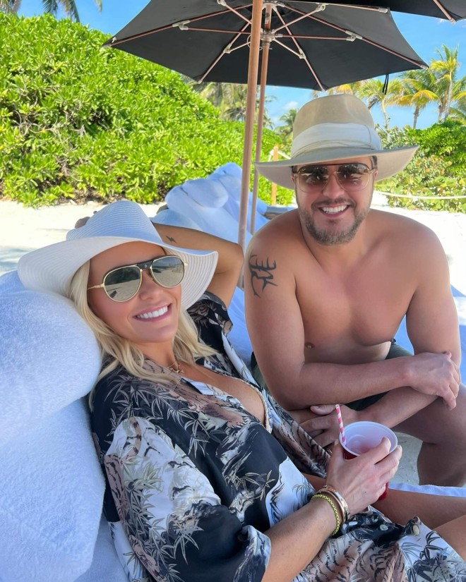 luke bryan esposa
