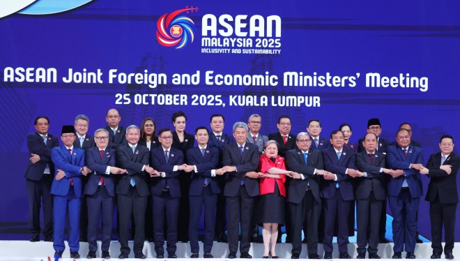 Trump Arrives in Malaysia as ASEAN Summit Opens; East Timor Joins Bloc, Thailand-Cambodia Peace Deal Set