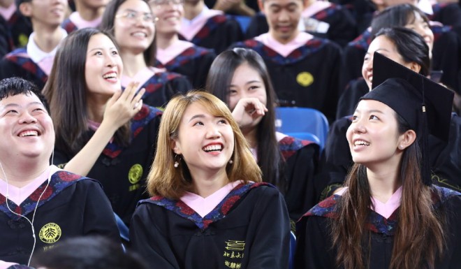 Only seven in 10,000 students were admitted to China’s top-flight Tsinghua and Peking Universities in 2017, Chinese student admission service provider Ipoweru estimated.<br />