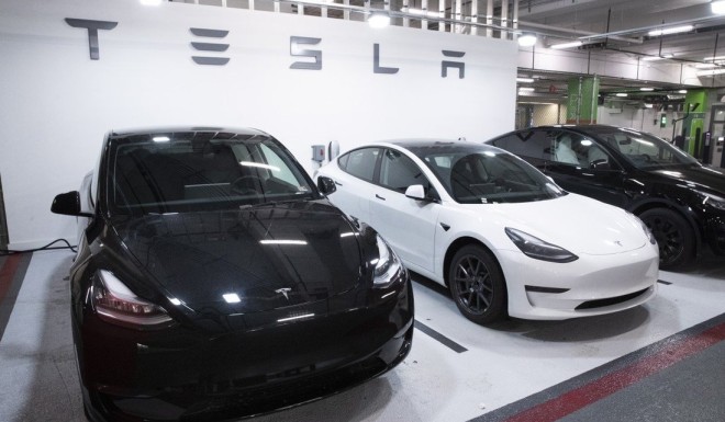 A Tesla Model 3 vehicle, centre, flanked by two Model Y cars. Photo: EPA-EFE